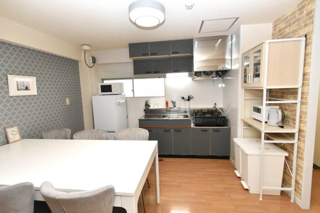 ゆったり1Ldkで最大8人まで宿泊可能！博多駅・キャナルも徒歩圏内！コンビニ・スーパー徒歩１分！ Sumiyoshi-cho 외부 사진